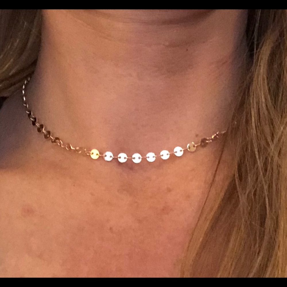 Pretty Gold Necklace or Choker - Picture 4 of 5